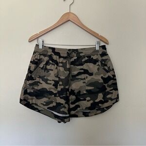 ZARA Women's Large Camo Canvas Elastic Waist Shorts
